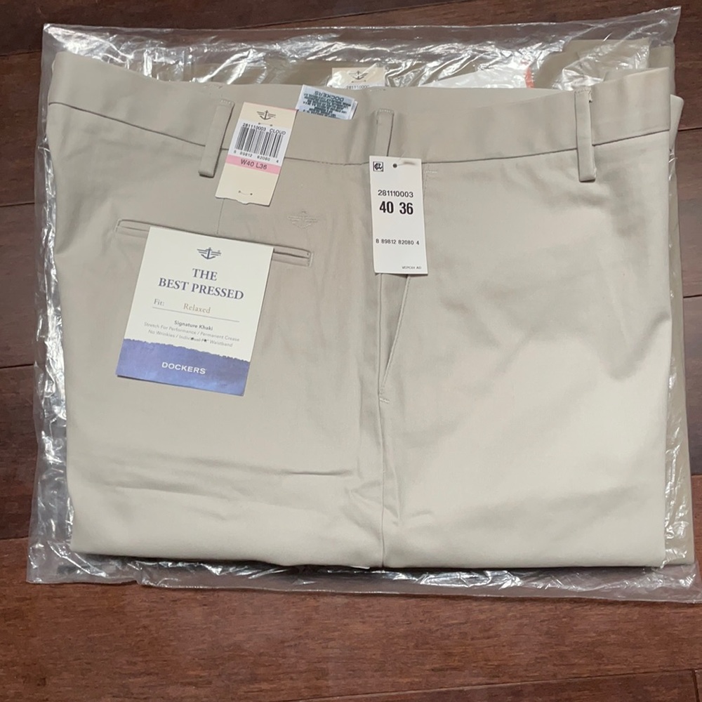 Dockers Men’s Relaxed Signature Khakis - 40 x 36